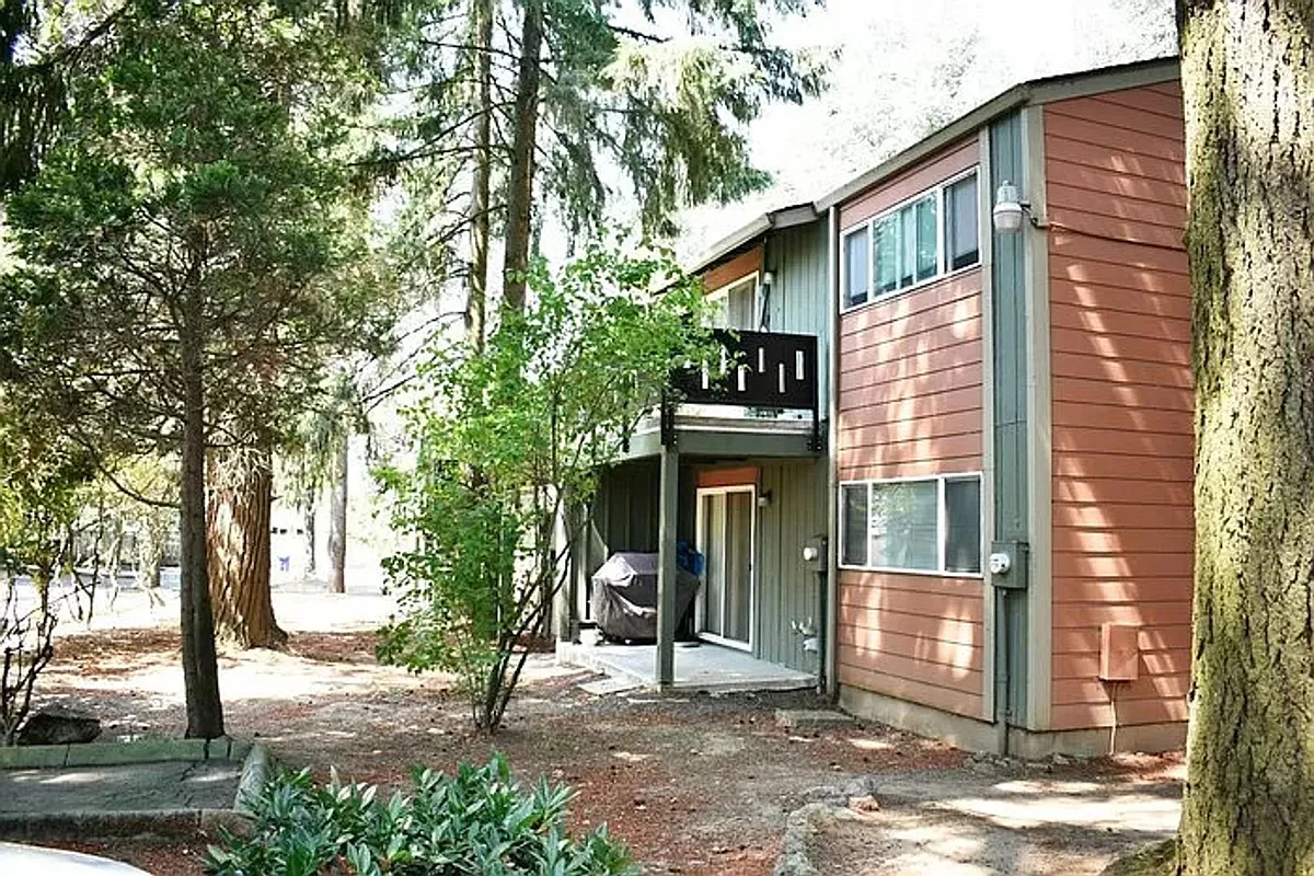 Building Photo - 3129 NE 13th St #27