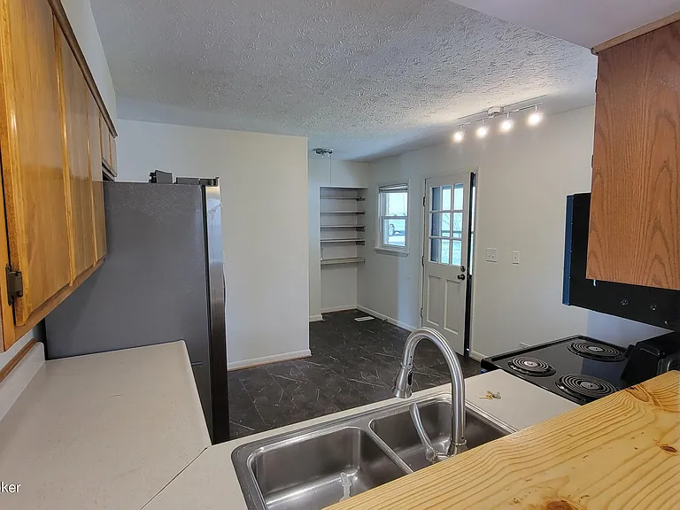 11616 Maple Way — Photo 9