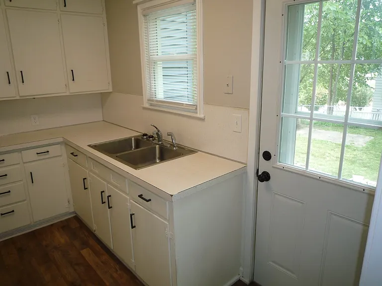 Door from kitchen to back yard