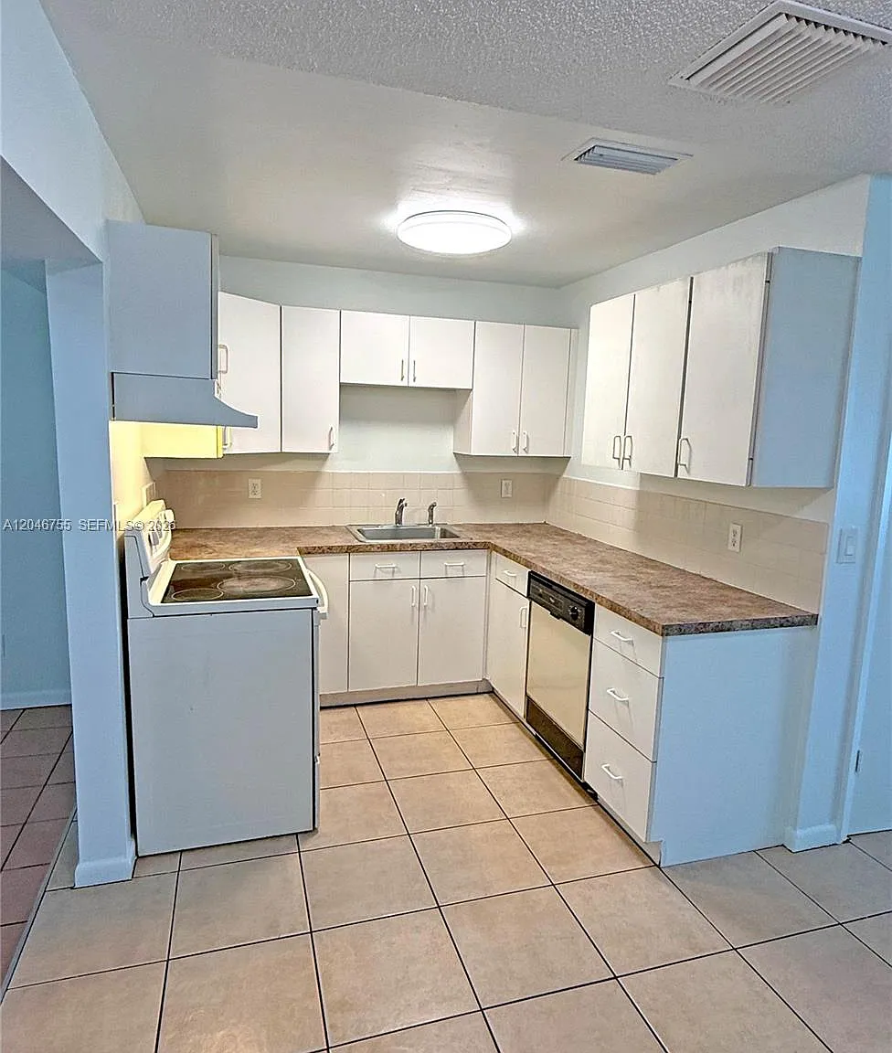 Palm Beach Cabana Colony — Photo 4