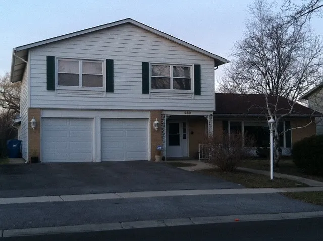 989 Yorkshire Dr photo 1