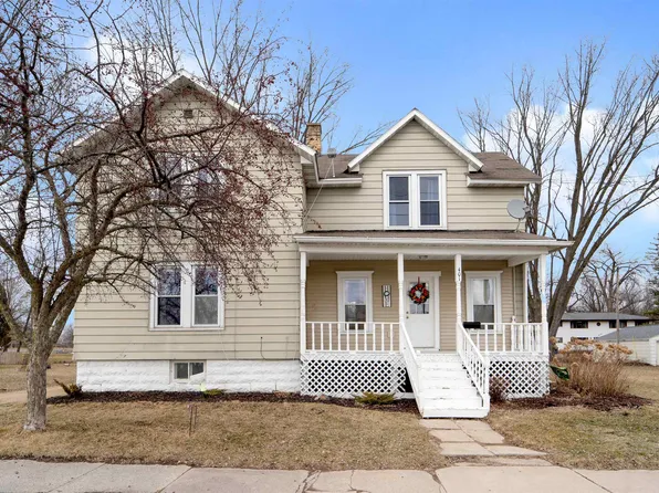 401 W Waupaca St, New London, WI 54961