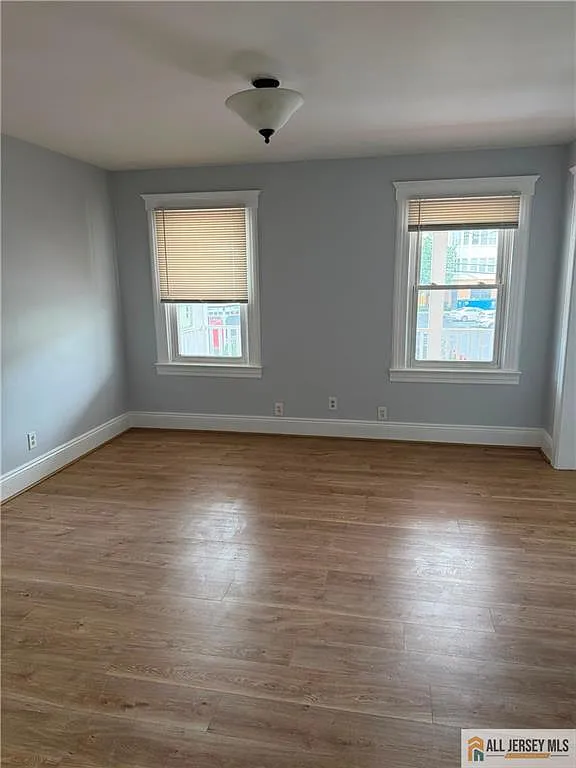 2 bed, 1.0 bath, 2288 sqft, $2,700 — Photo 4