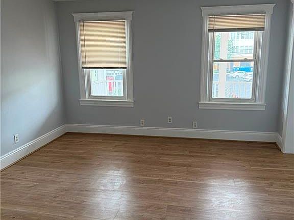 4th image of 84 W Cherry St