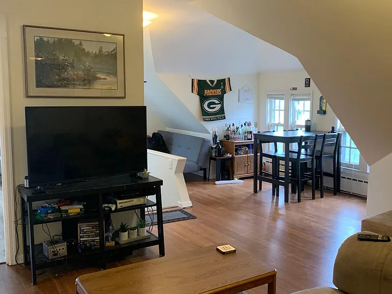 2756 N Farwell Ave #3 — Photo 2