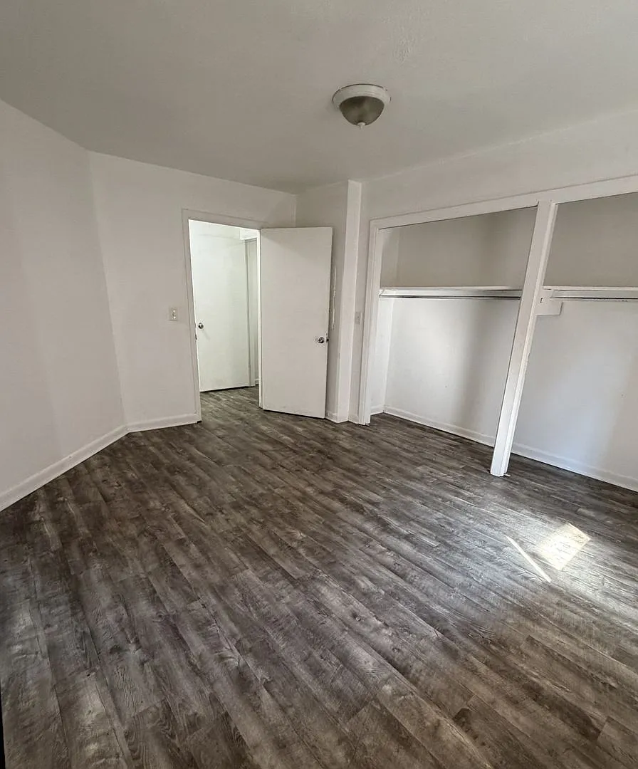 406 W Maple — Photo 3