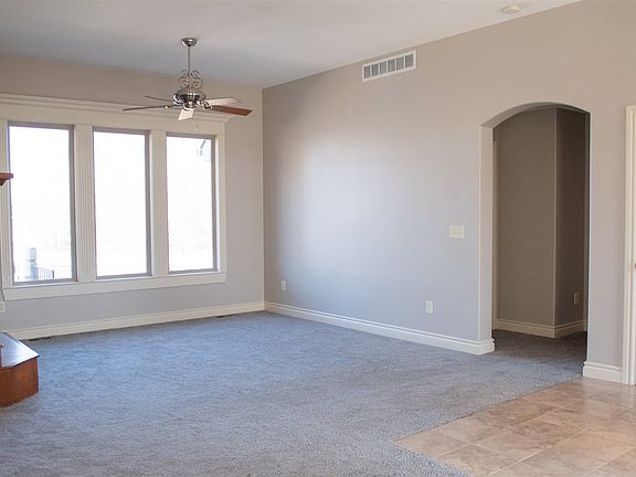 5th image of 3300 N Willow Crk