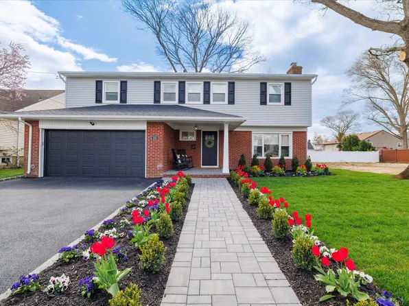 322 Dennis Street, Oceanside, NY 11572