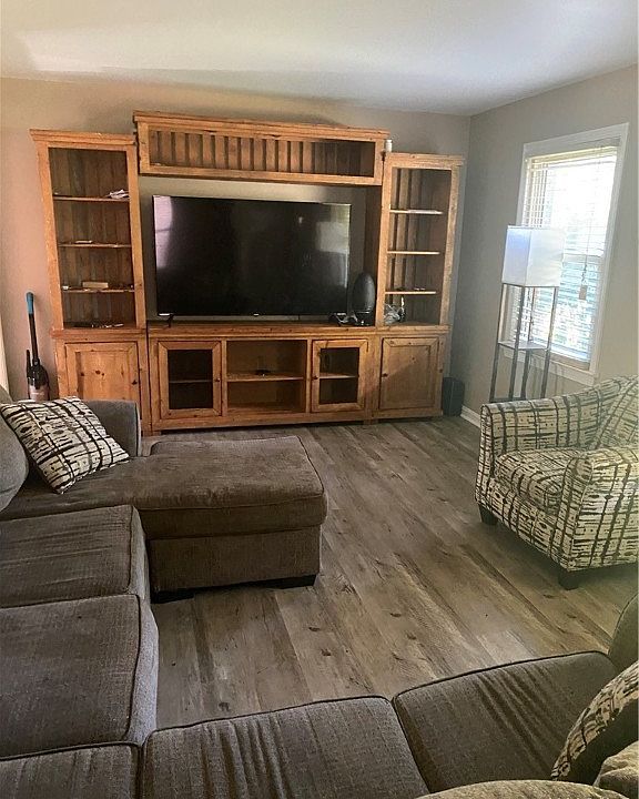 2nd image of 1018 42nd Ave