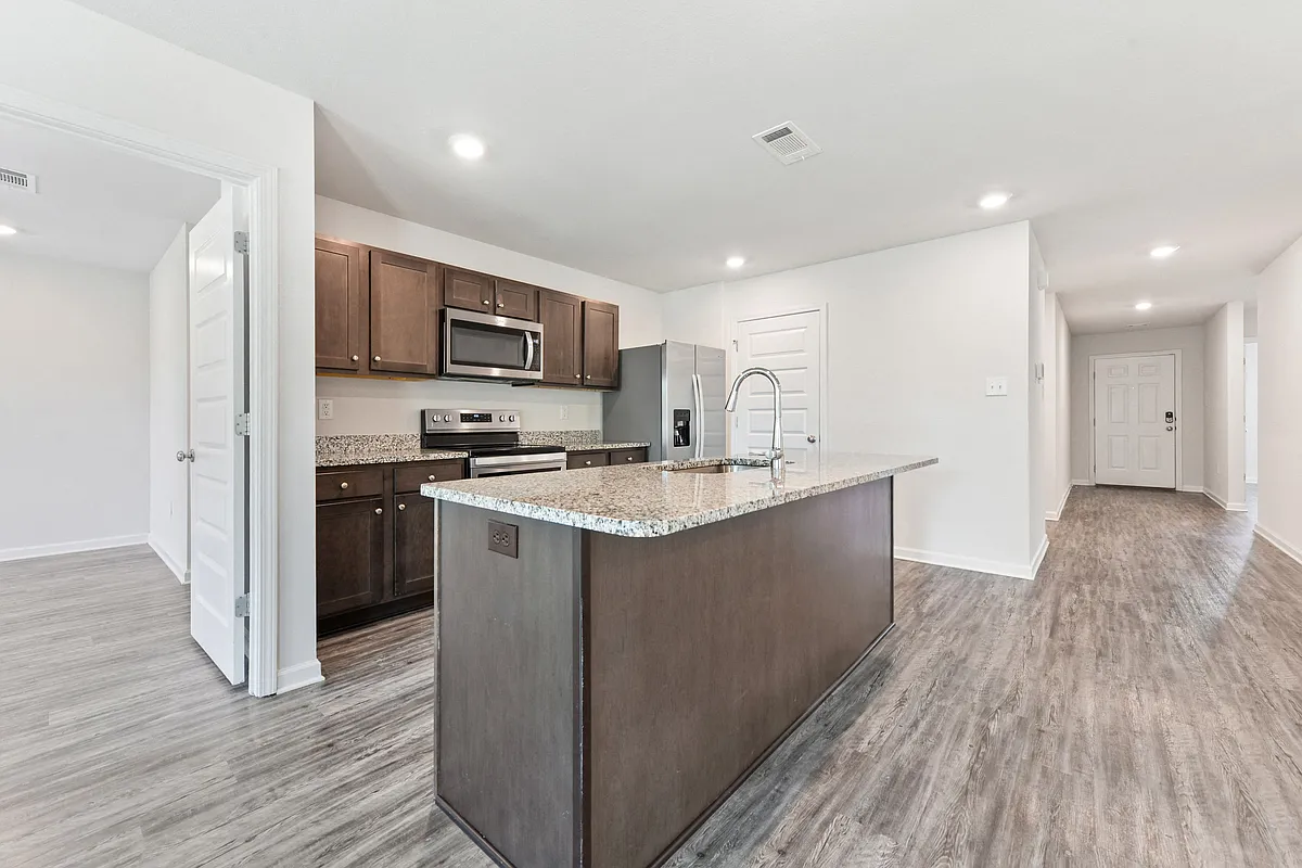 Building Photo - Emerald Lakes South