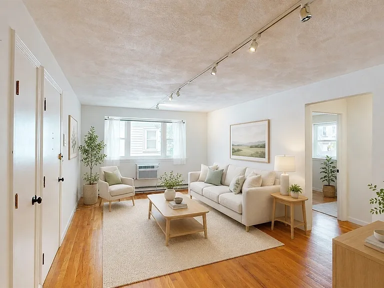 104 Trowbridge St #4 — Photo 1