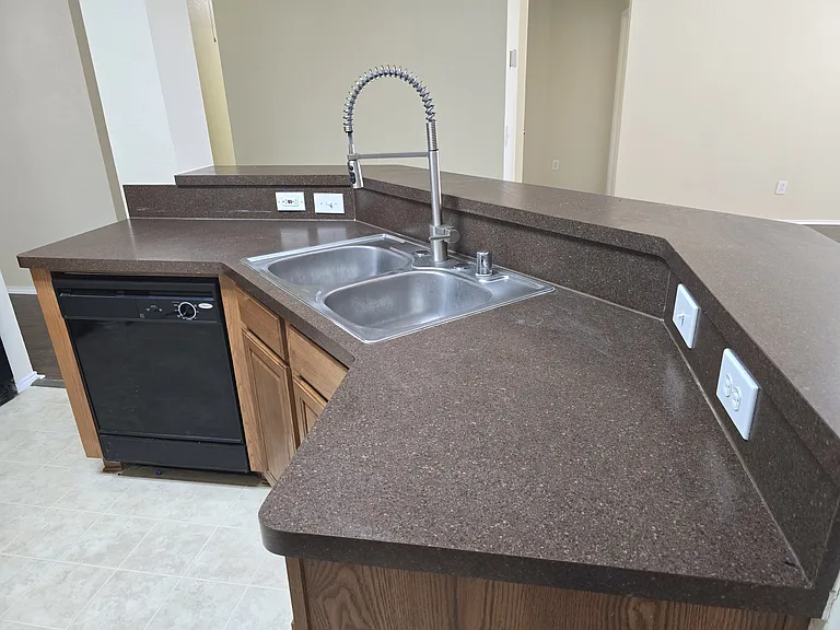 1107 Elm Grove Dr — Photo 2