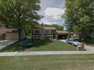 6876 Crestwood Ln, Olmsted Township, OH 44138