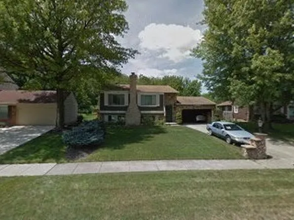 6876 Crestwood Ln, Olmsted Township, OH 44138