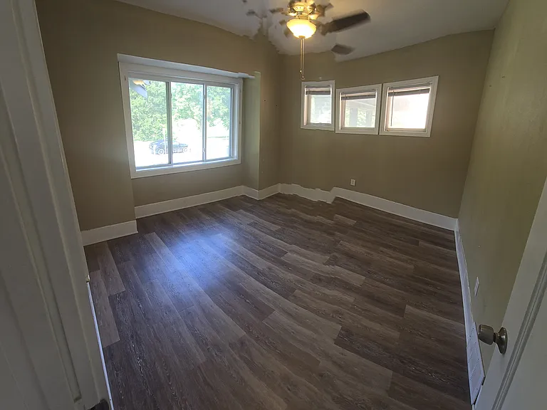 4323 Gillham Rd — Photo 4