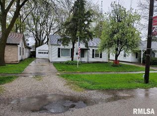 3040 S 2nd St, Southern View, IL 62703