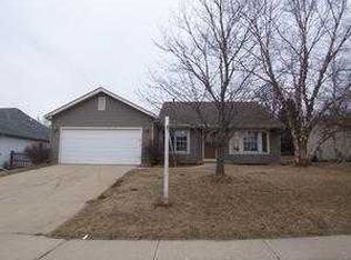 217 S Cross Trl, McHenry, IL