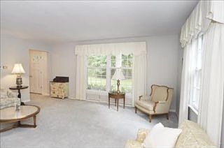 4th image of 130 Edgebrook Dr