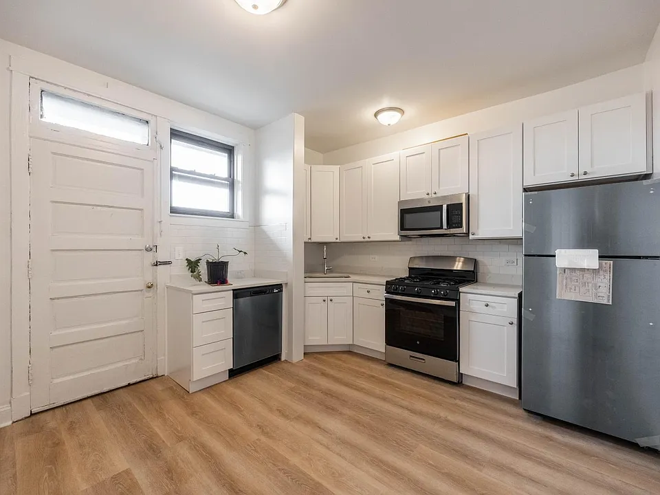 2640 N Milwaukee Ave #3