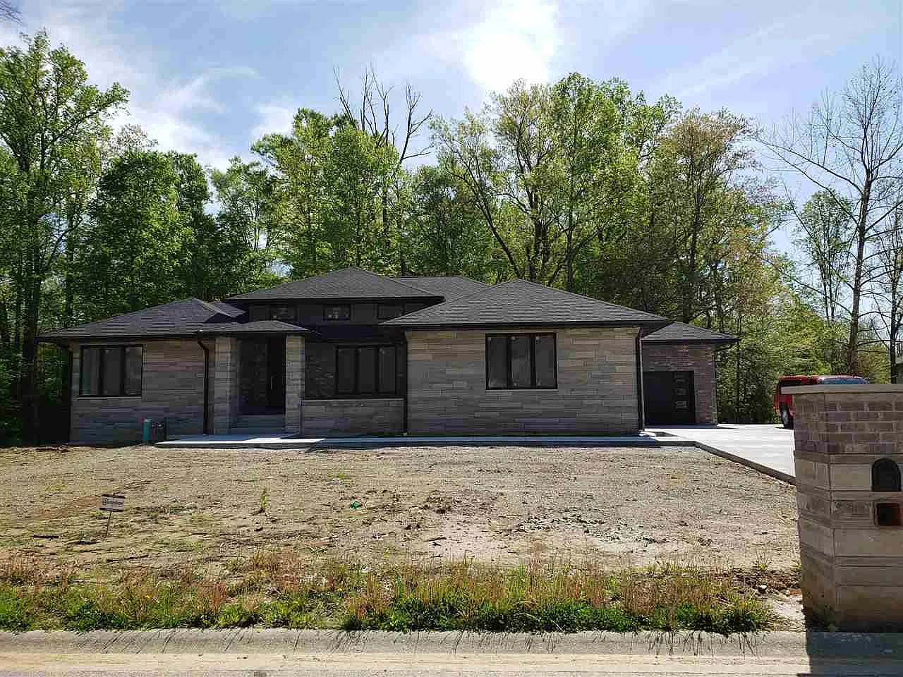 2305 Hawthorn Woods Rd photo 1