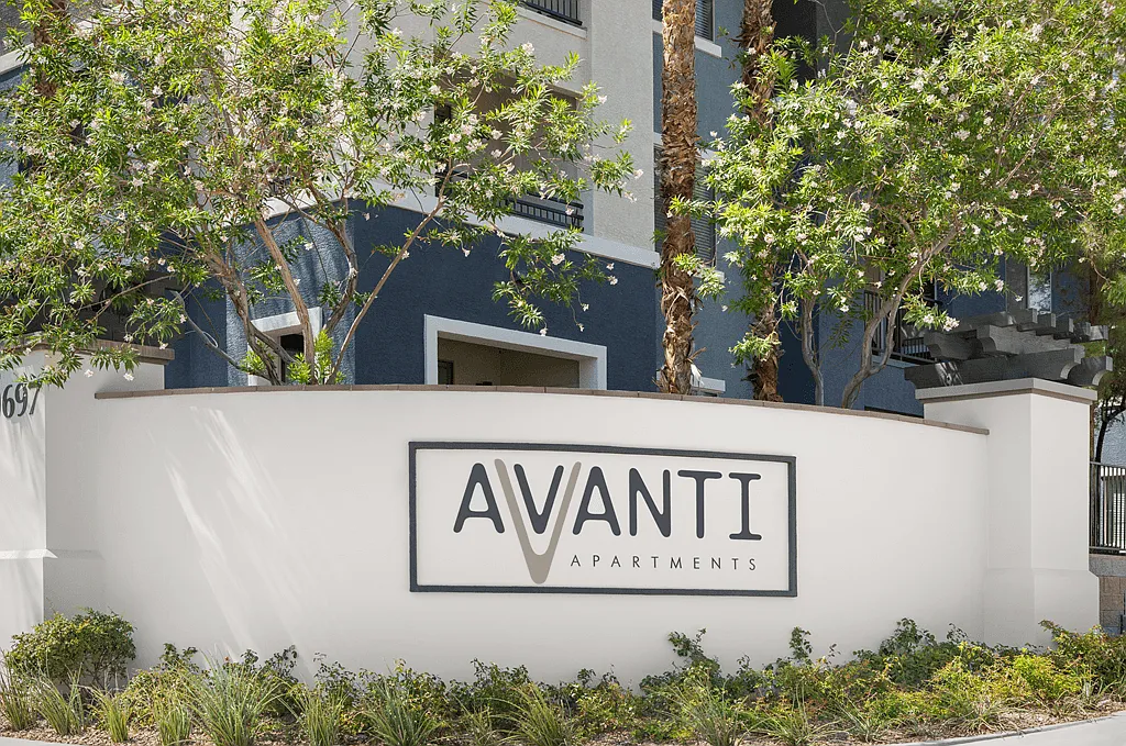Avanti — Photo 1