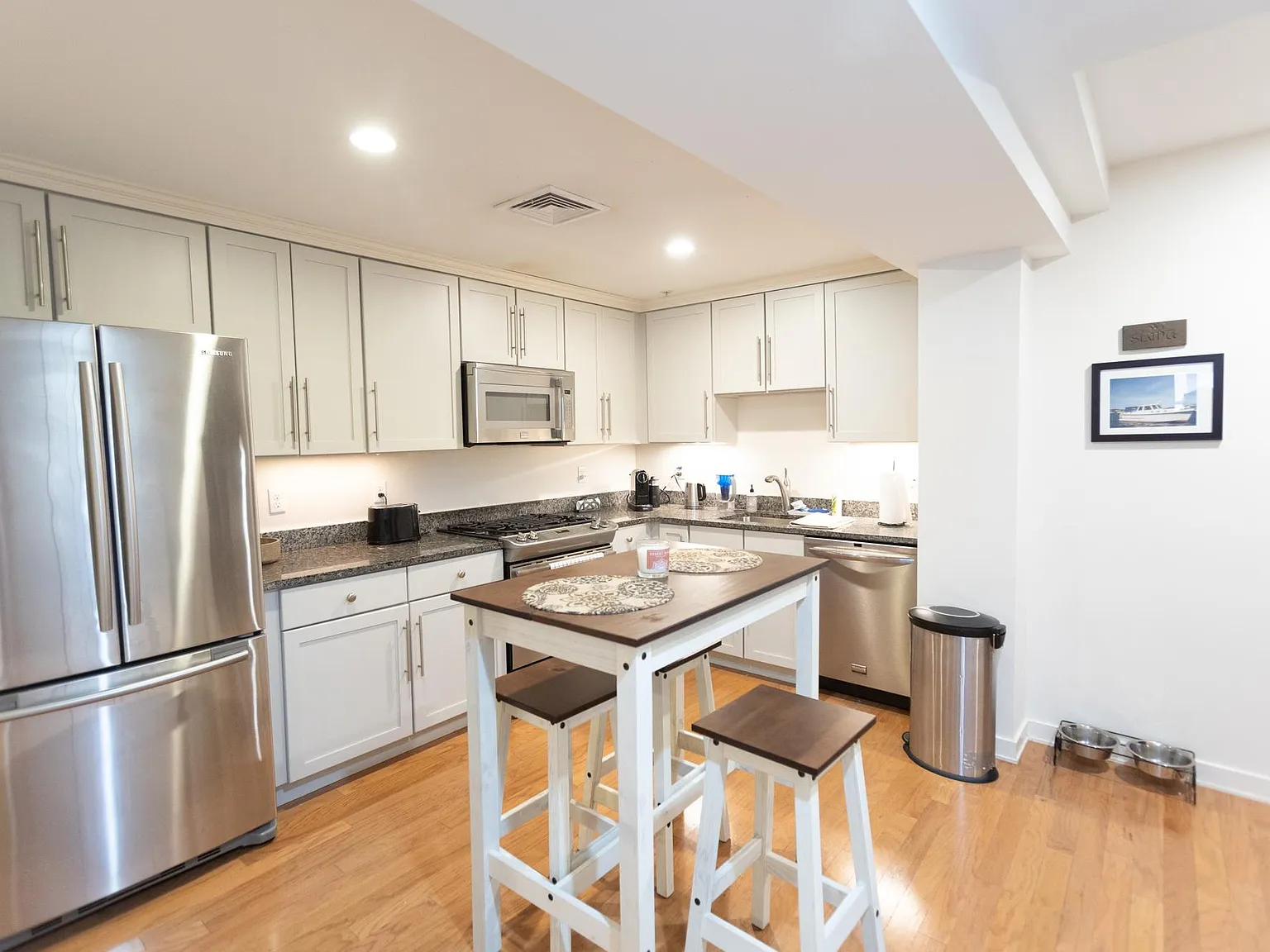 1 bed, 941 sqft, $3,600 — Photo 2