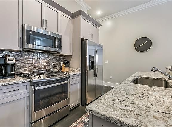 5th image of 628 Baronne St APT 202