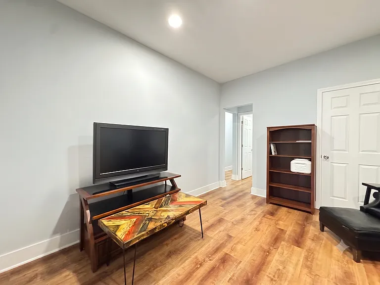 946 State St #2R — Photo 8