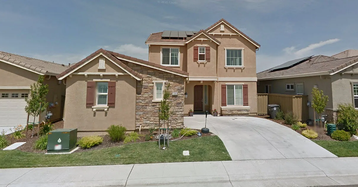 4 bed, 2208 sqft, $3,200 — Photo 1