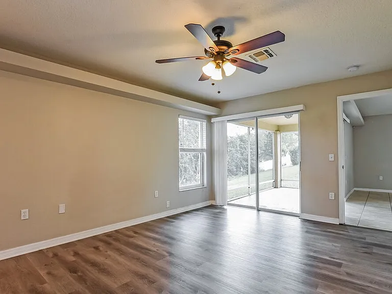 1378 Willow Crest Dr — Photo 10