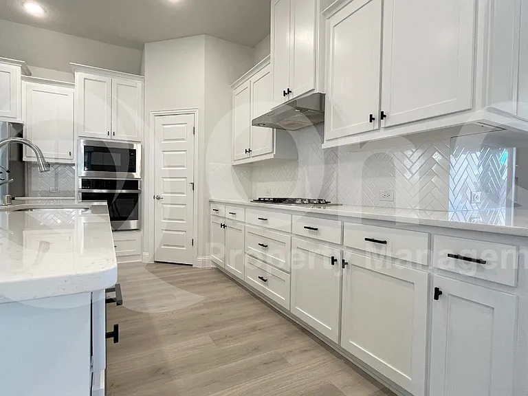 5304 Babcock Rd — Photo 3