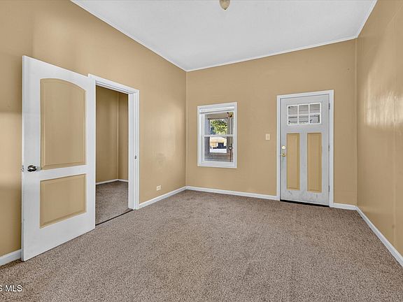 5th image of 571 Viking St