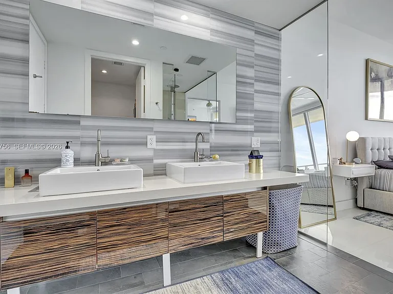 1100 Biscayne Blvd #4002 — Photo 24