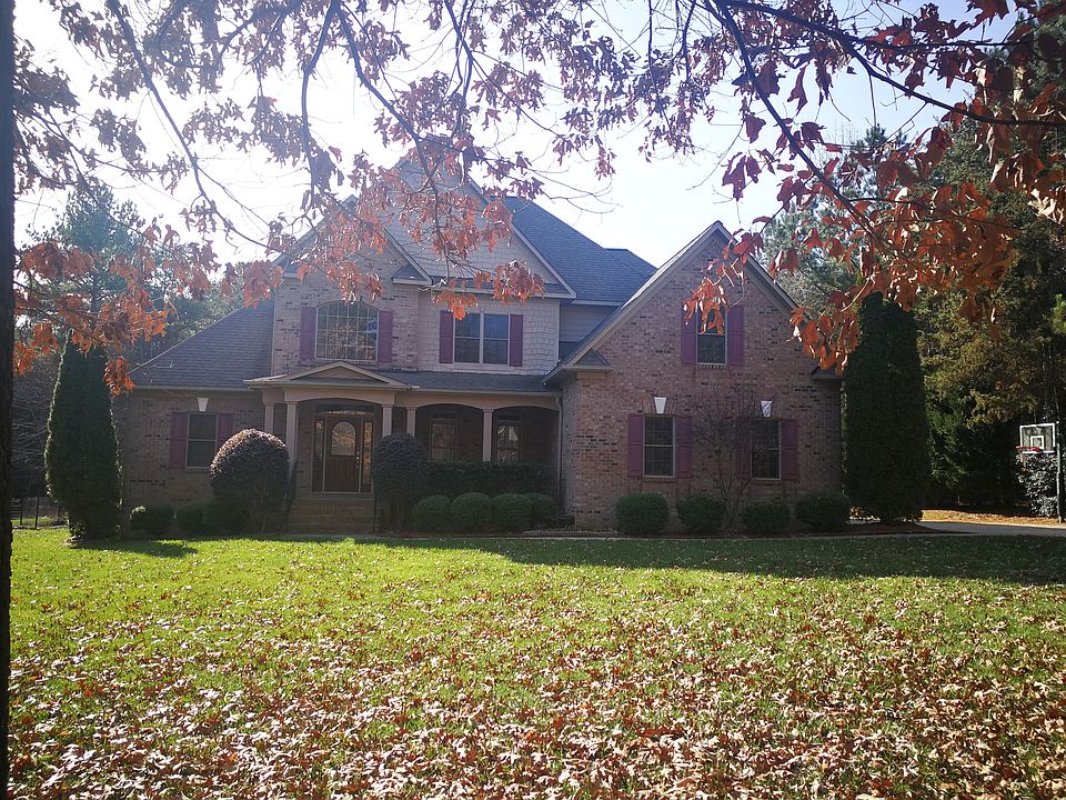 1st image of 105 Wolf Hill Dr