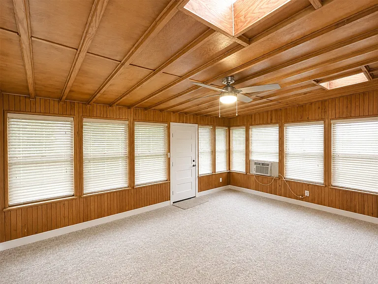 1604 Lorrie Dr — Photo 10