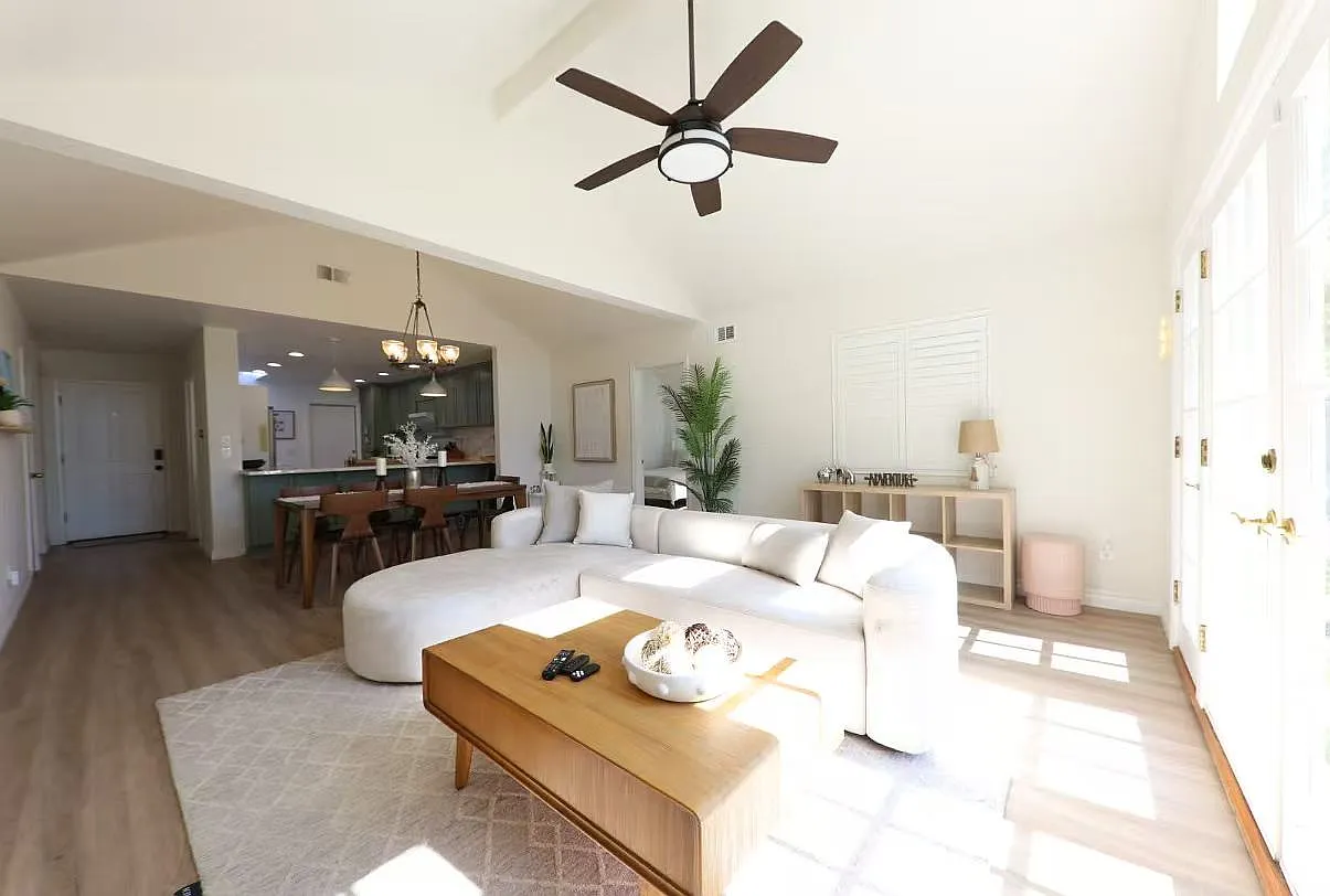3 bed, 1436 sqft, $9,900 — Photo 3