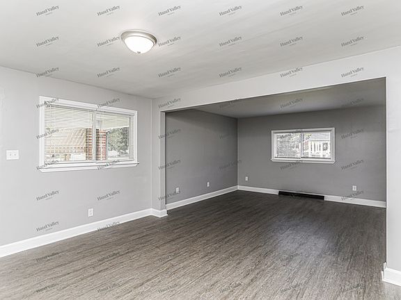 5th image of 2140 Clark St