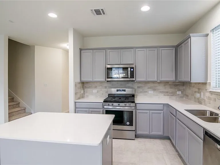 620 Reinhardt Blvd — Photo 5