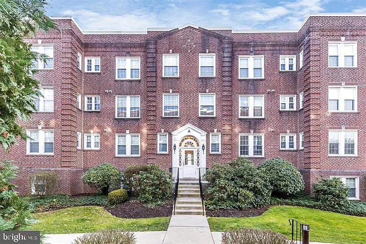 2 bed, 1063 sqft, $2,600 — Photo 1