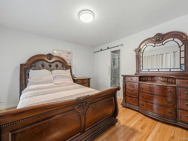 35 Helene Rd — Photo 14