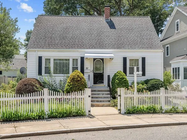 51 Ledge Hill Rd, West Roxbury, MA 02132