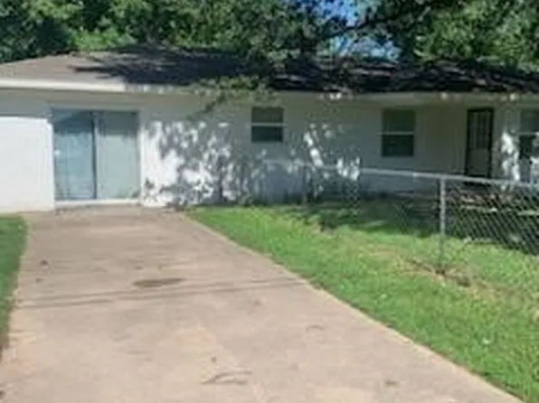 700 SE 9th St, Muldrow, OK 74948