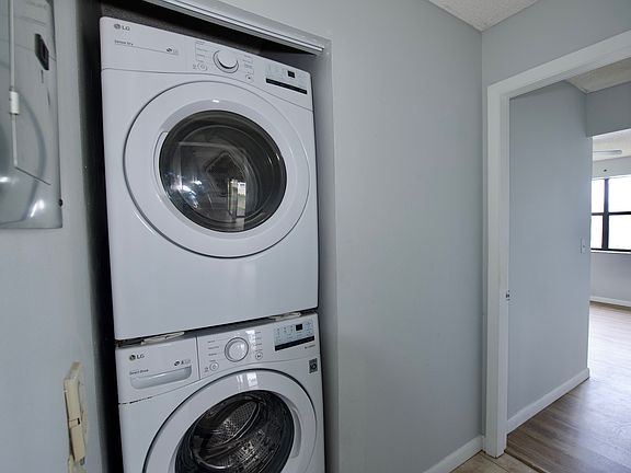 5th image of 1190 Washington Cir #1190L