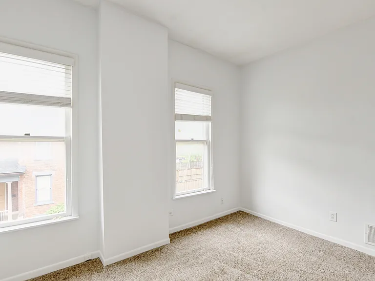 683-685 S Champion Ave #685 — Photo 15