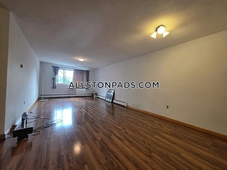 28 Brentwood St #7 — Photo 16
