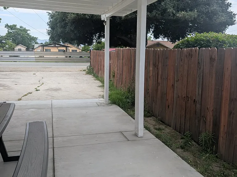 1042 E Rialto Ave — Photo 11
