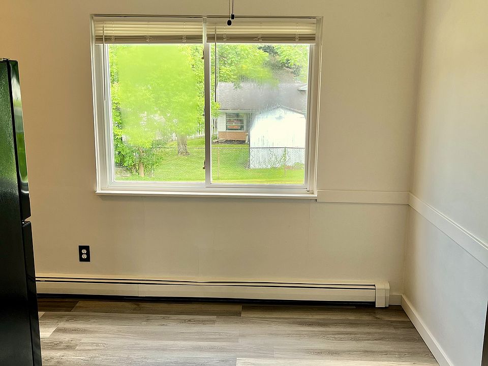 Eat-in kitchen area