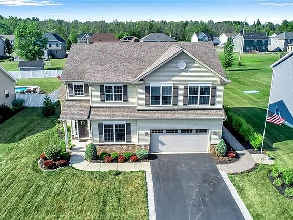 2nd image of 66 Middlebury Ln