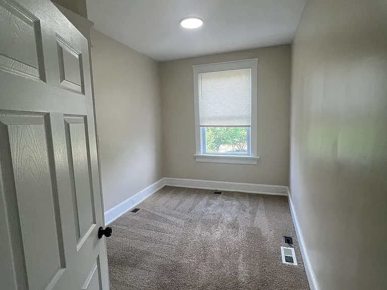 1619 E 33rd St — Photo 13