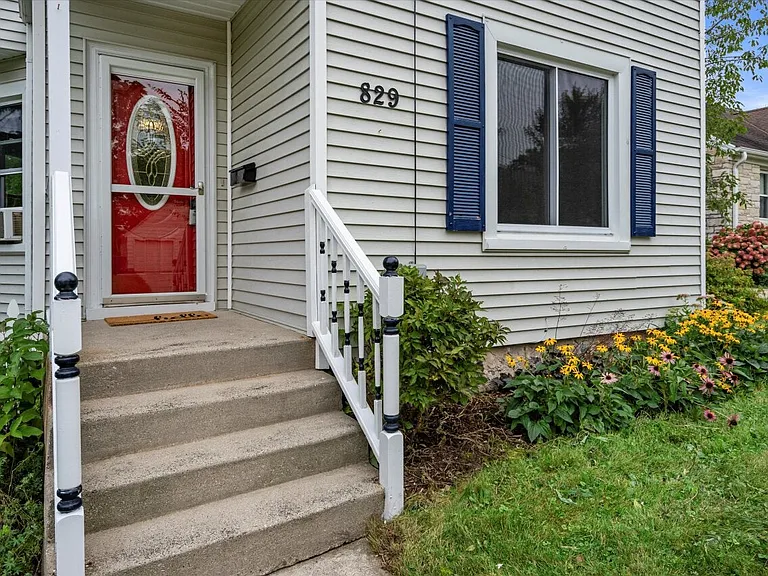 829 W Lincoln Ave — Photo 2